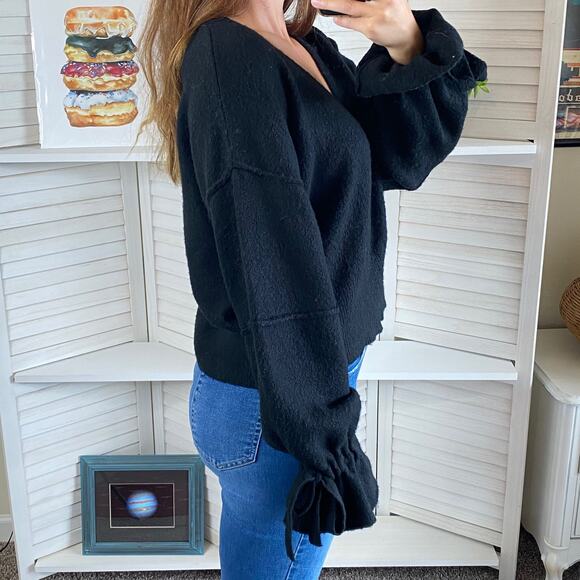 Wildfox black V-neck oversized tie sleeve sweater - Picture 7 of 12